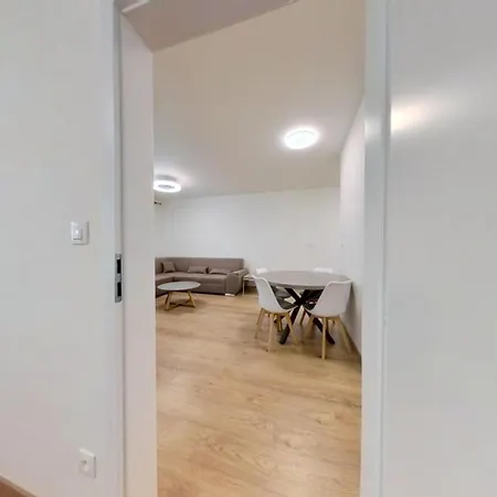 شقة Air-conditioned 2 Apartment, Balcony, New Building, 201